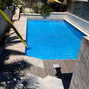 2-piece-rez-de-jardin-dans-maison-avec-piscine.fr-provencehotel.com/